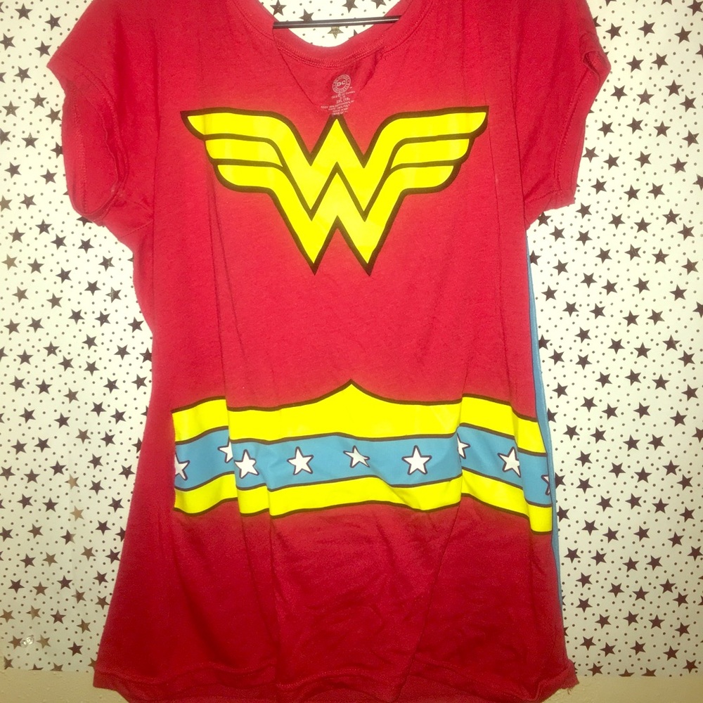 Wonder woman T-shirt with cape